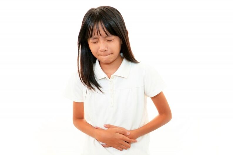 dor abdominal em uma criança com parasitas