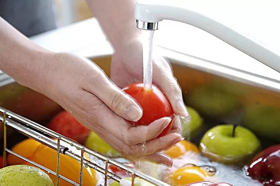 lavar vegetais e frutas para prevenir a infecção por vermes