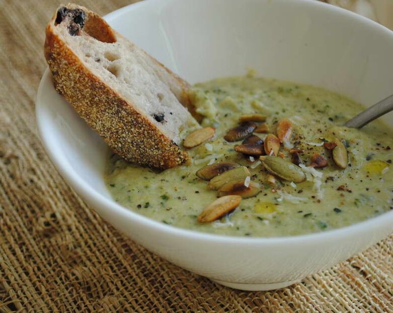 Na dieta de quem quer tirar parasitas, sopa purê com sementes de abóbora e alho